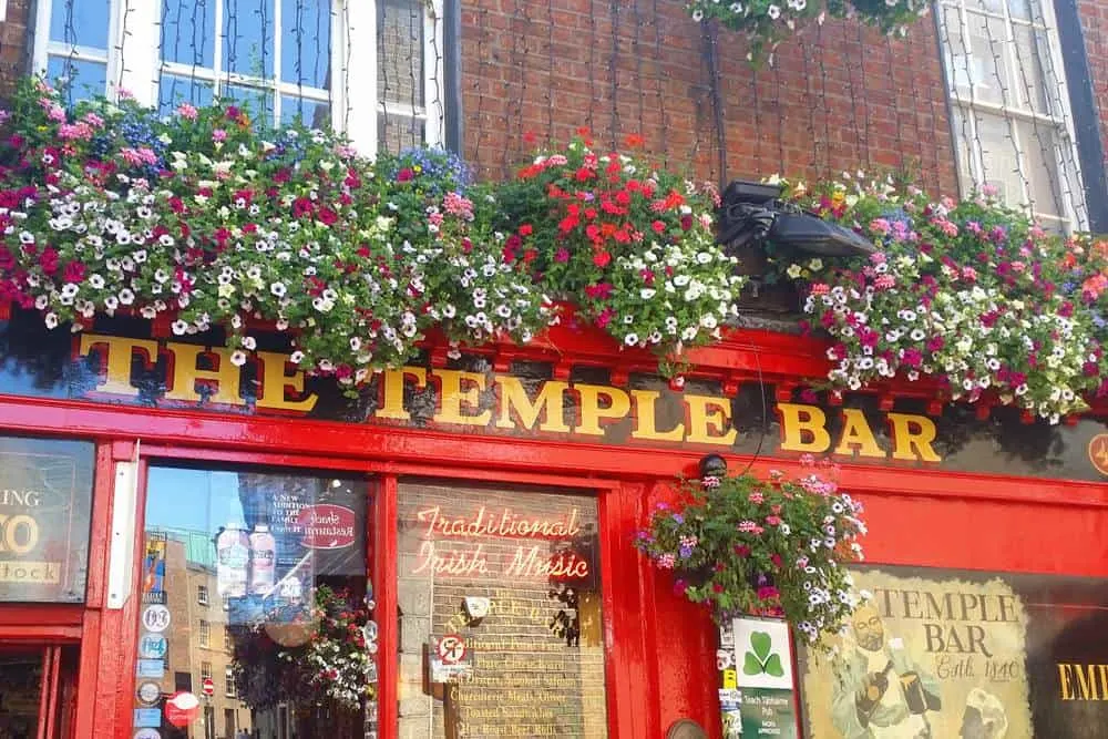 temple bar, best food and drinks in Dublin.