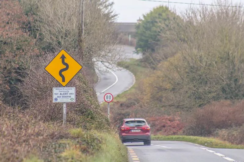 driving in ireland left or right