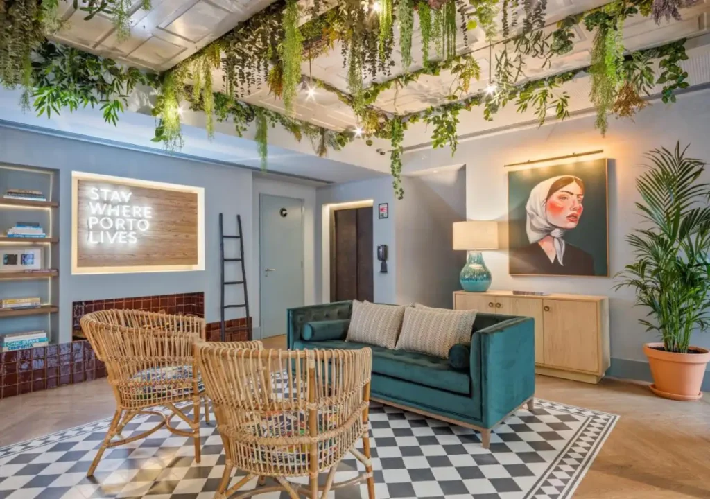 Stylish Porto lounge with vibrant decor, cozy seating, and greenery, inviting guests to relax and unwind.
